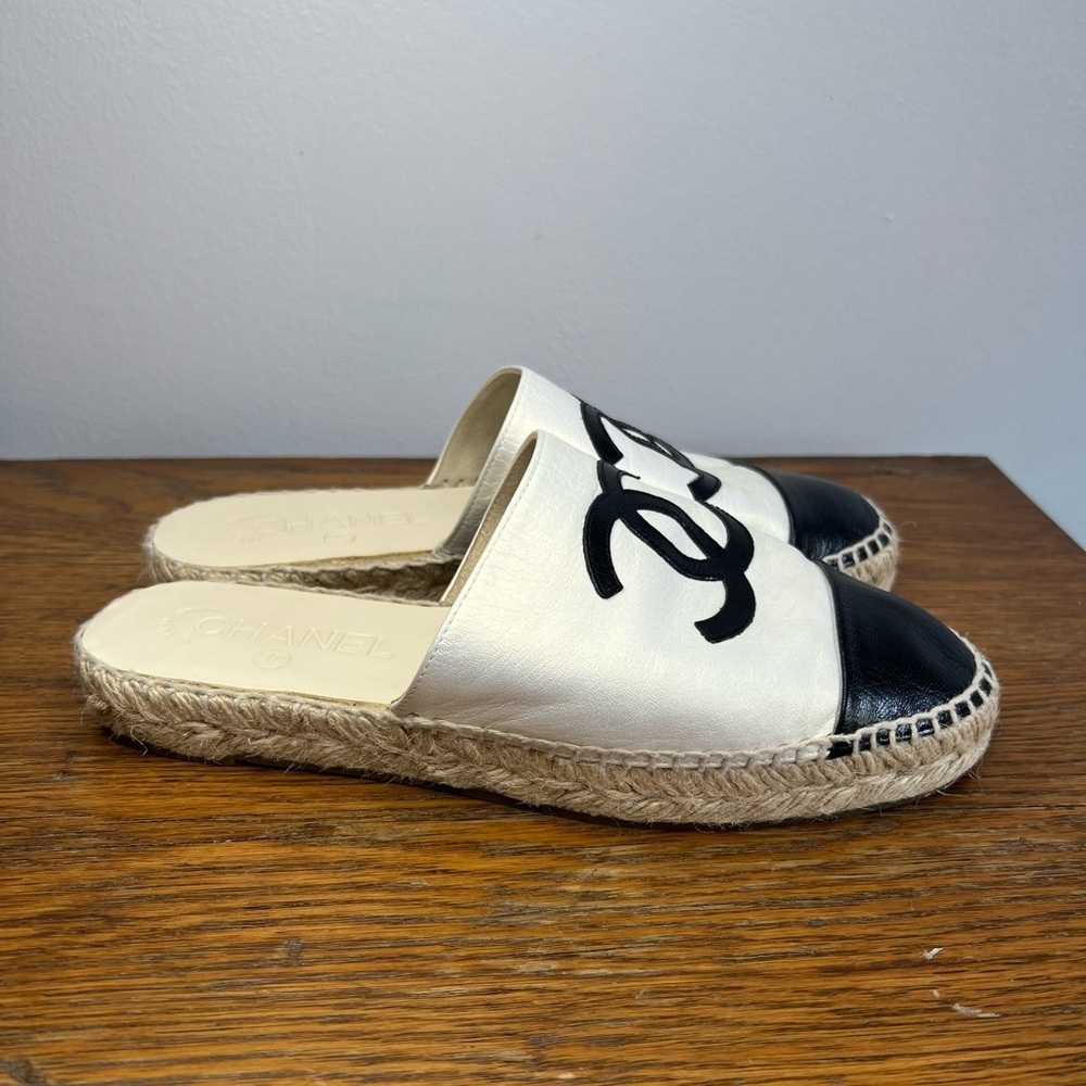 CHANEL Size 36 • CC Mule Espadrilles Leather Iridescent Cream Slides. - Picture 2 of 7